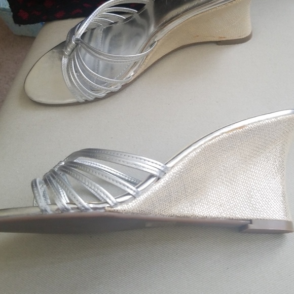 ***Sold***Steve Madden Twister silver wedges - Picture 4 of 6